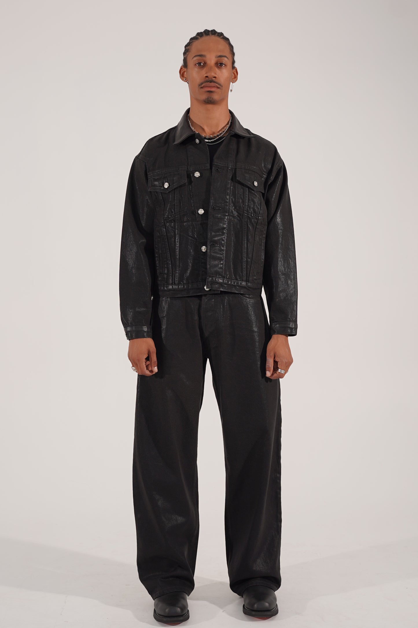 Brennende Gummijacke