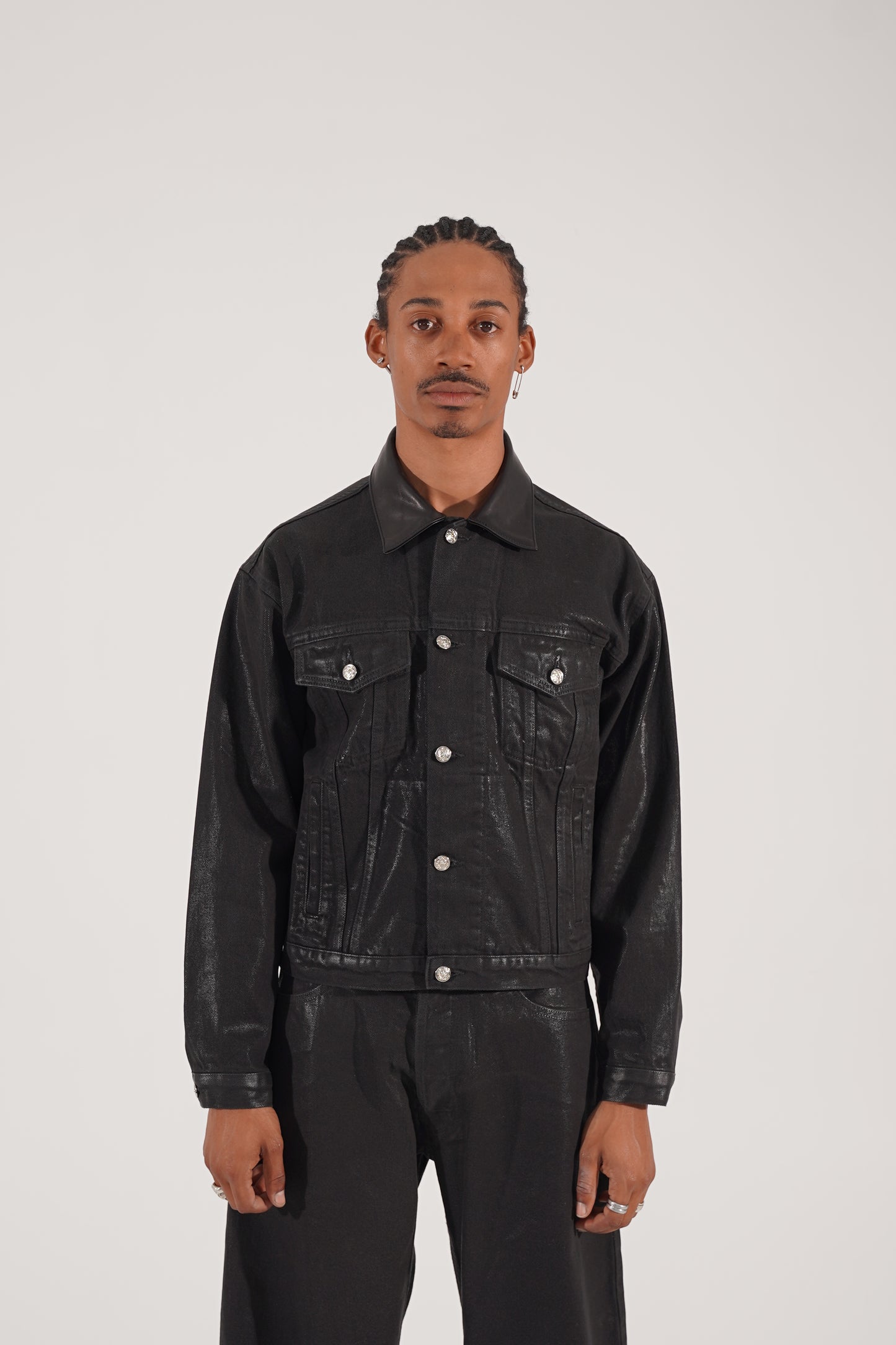 Brennende Gummijacke