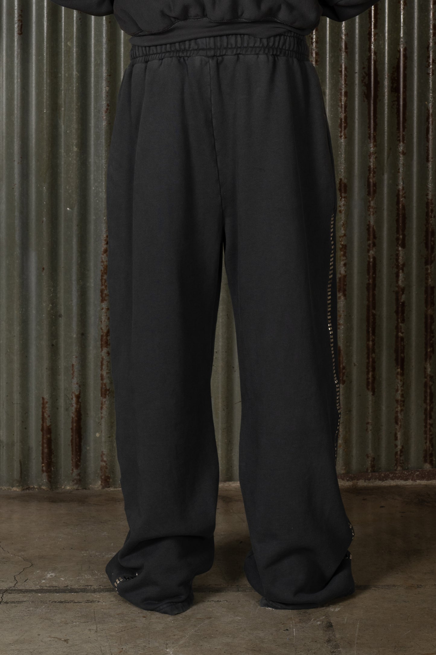 CHROME STITCH SWEATS - NIGHT - COPY
