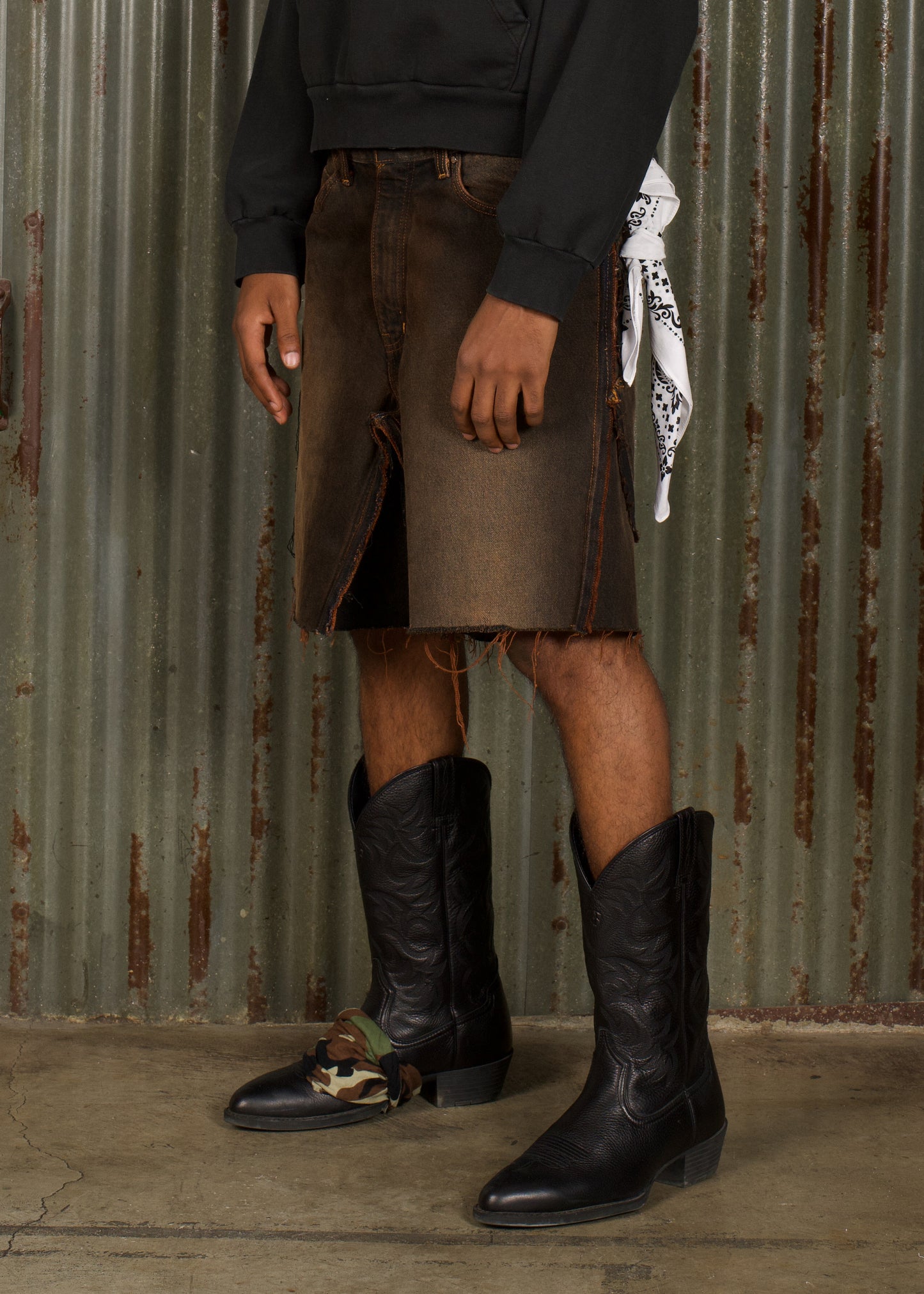 SWITCHBLADE DENIM SHORT - BROWN